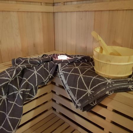 Große, helle Ferienwohnung mit 2 Balkonen auf dem Bauernhof in der Lüneburger Heide Oetzen Exterior foto