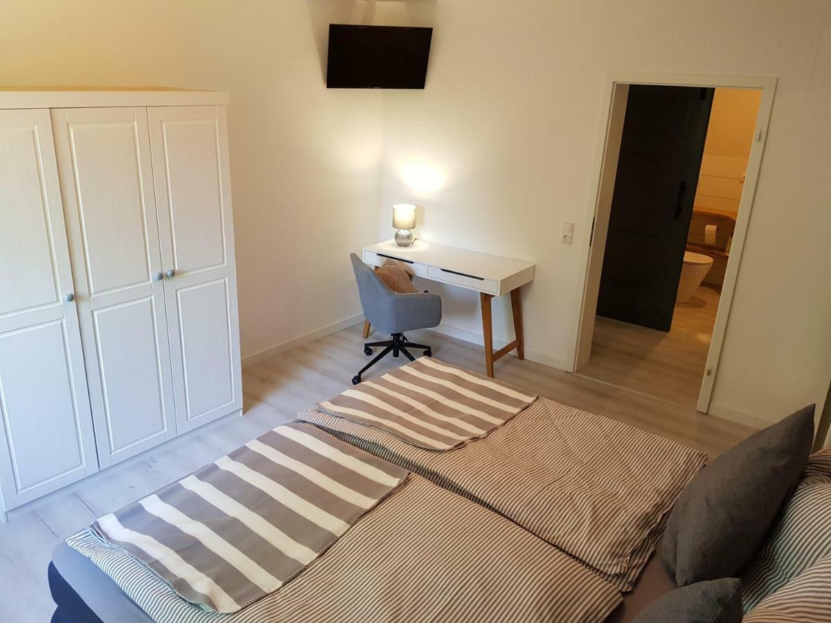 Große, helle Ferienwohnung mit 2 Balkonen auf dem Bauernhof in der Lüneburger Heide Oetzen Exterior foto