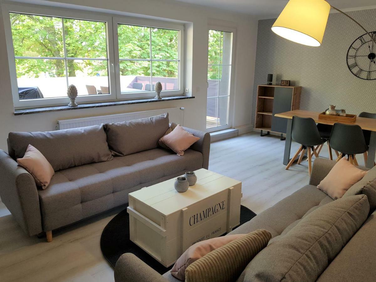 Große, helle Ferienwohnung mit 2 Balkonen auf dem Bauernhof in der Lüneburger Heide Oetzen Exterior foto