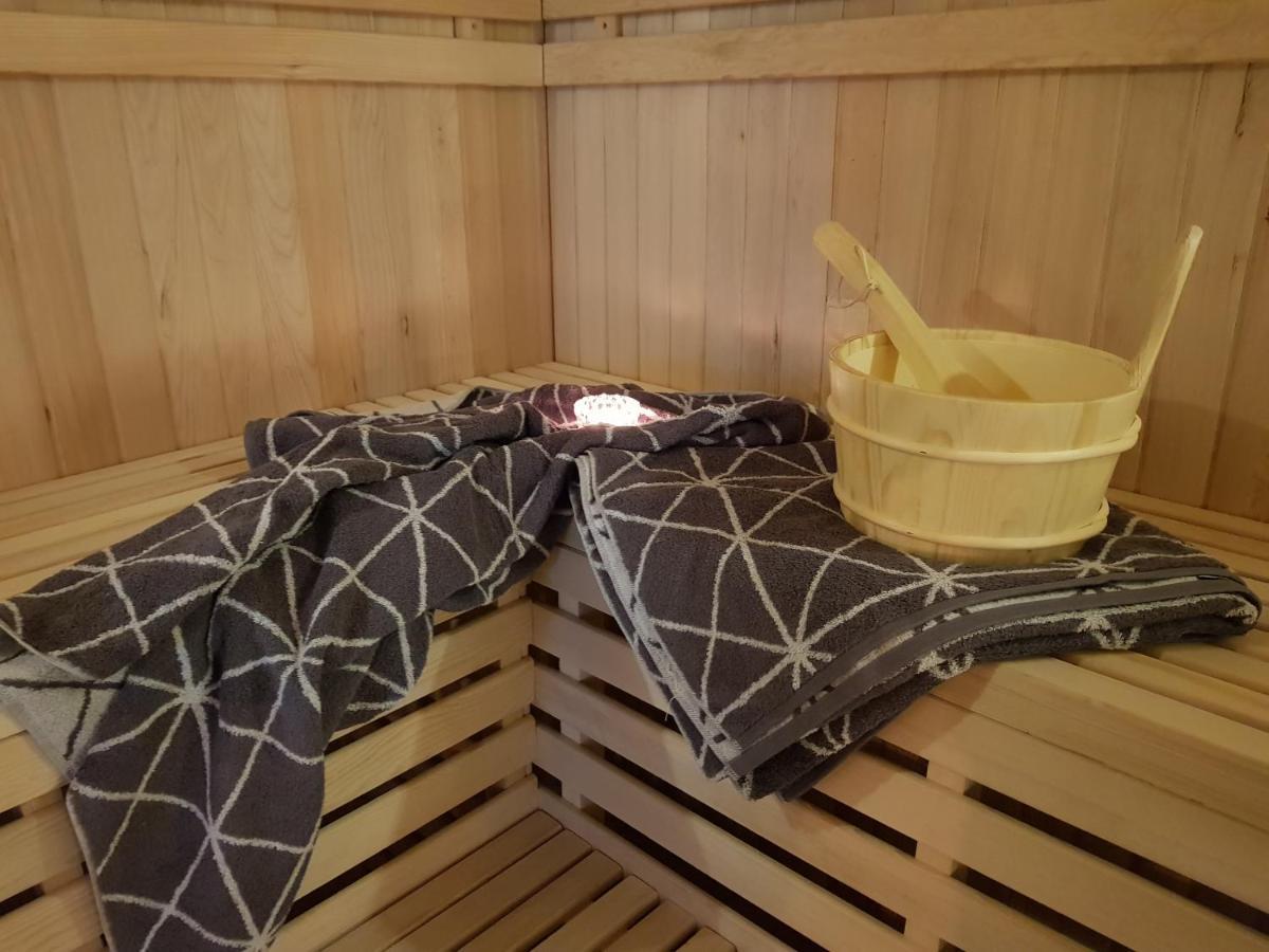 Große, helle Ferienwohnung mit 2 Balkonen auf dem Bauernhof in der Lüneburger Heide Oetzen Exterior foto